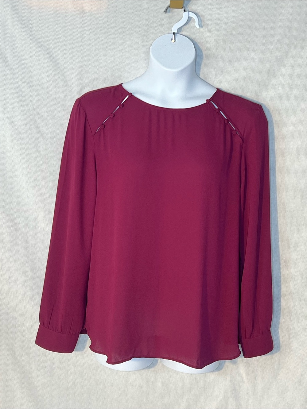 Loft Blouse Magenta Long Sleeves Button Cuffs Loop & Button Cutout Shoulders XL👍